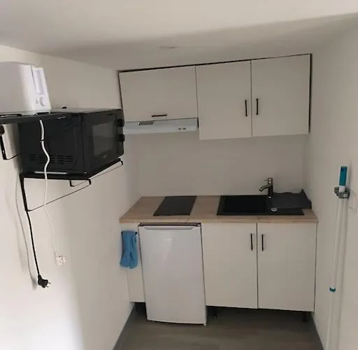 Studio Moderne Situe A 300M Du Coeur De Troyes